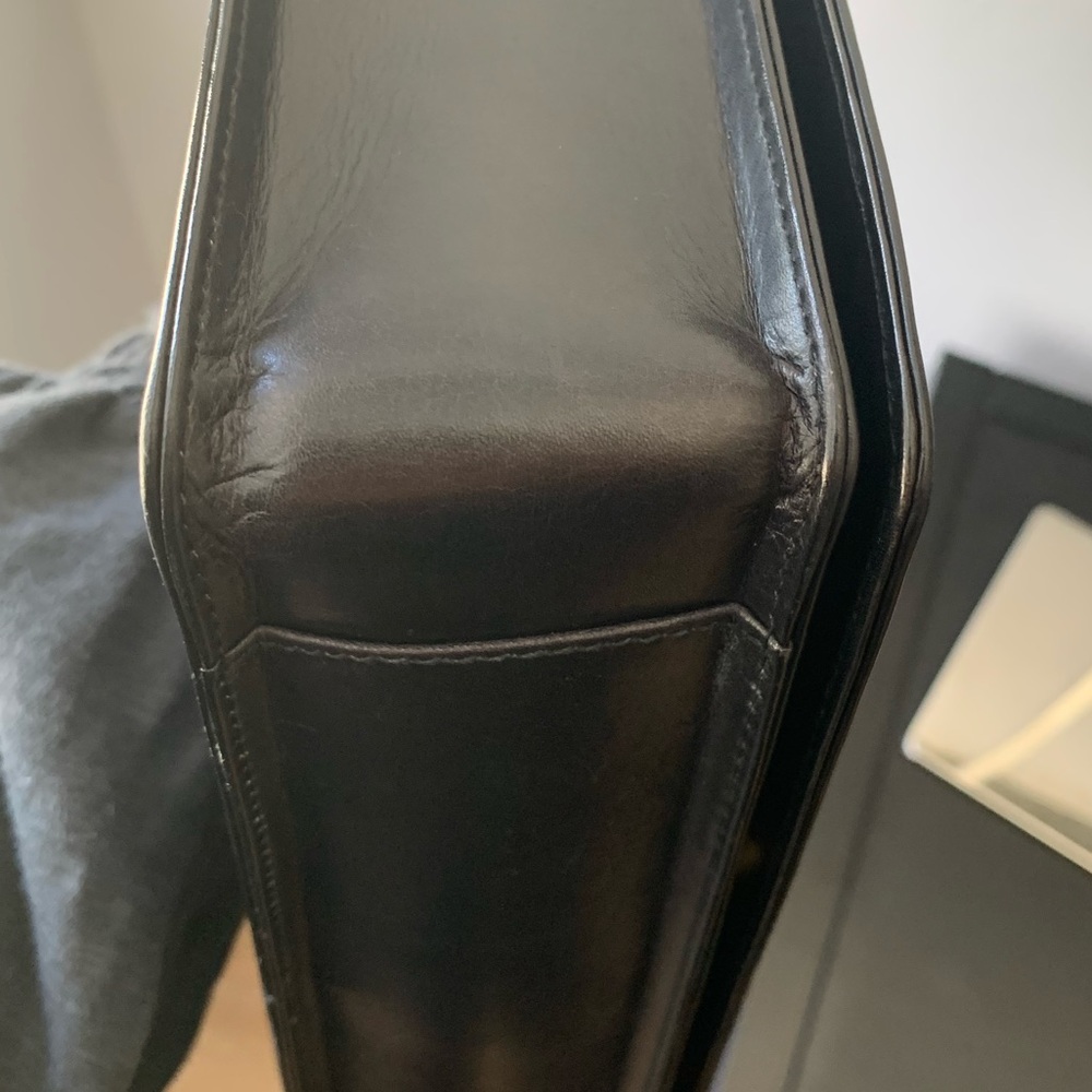 (41) GUCCI 80s Crossbody - Picture 10 of 13